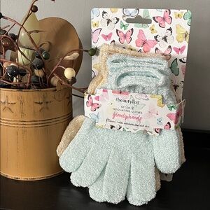 NWT EXFOLIATING SPA GLOVES 2 PAIR MINT & CREAM